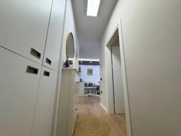 Tirane, jepet me qera apartament 1+1 Kati 7, 63 m² 600 € (21 DHJETORI)
