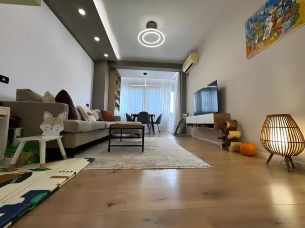 Tirane, jepet me qera apartament 1+1 Kati 7, 63 m² 600 € (21 DHJETORI)