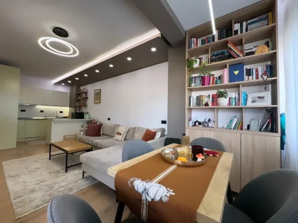 Tirane, jepet me qera apartament 1+1 Kati 7, 63 m² 600 € (21 DHJETORI)