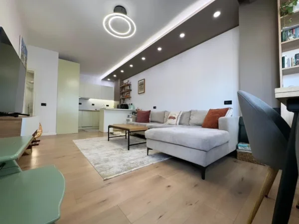 Tirane, jepet me qera apartament 1+1 Kati 7, 63 m² 600 € (21 DHJETORI)