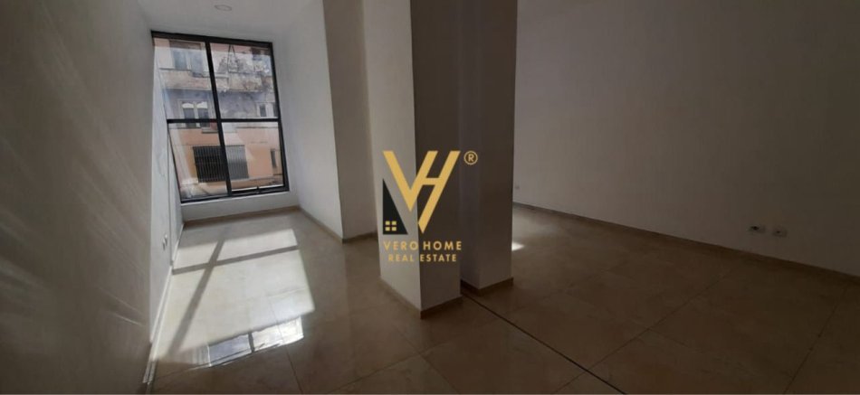 Tirane, jepet me qera zyre Kati 2, 50 m² 500 € (MYSLYM SHYRI)