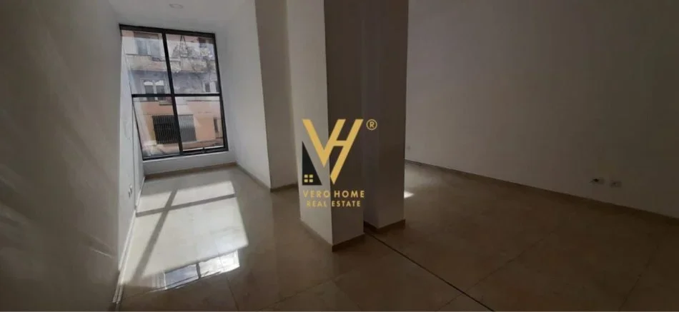 Tirane, jepet me qera zyre Kati 2, 50 m² 500 € (MYSLYM SHYRI)