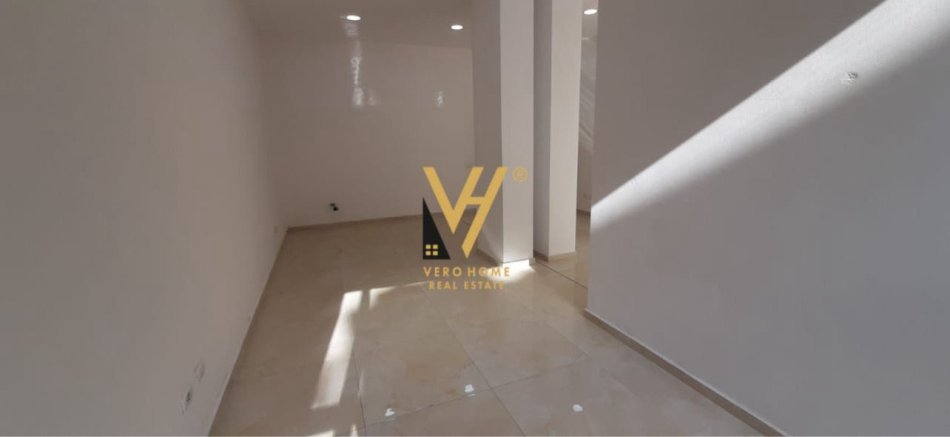 Tirane, jepet me qera zyre Kati 2, 50 m² 500 € (MYSLYM SHYRI)