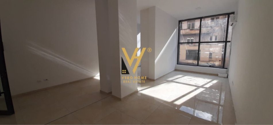 Tirane, jepet me qera zyre Kati 2, 50 m² 500 € (MYSLYM SHYRI)