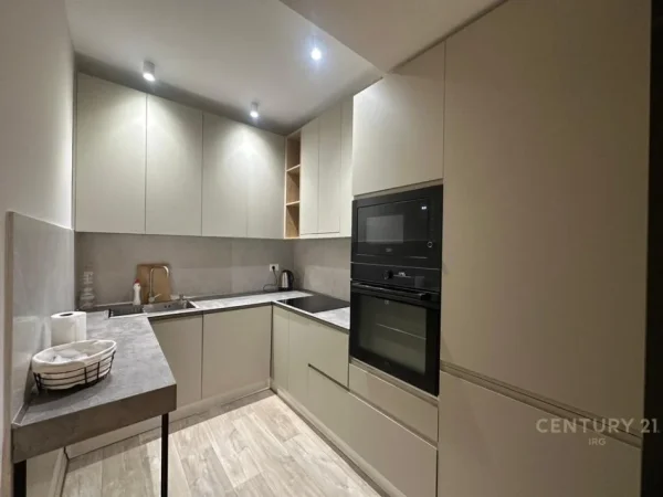 Tirane, jepet me qera apartament 2+1 Kati 3, 90 m² 1.200 € (Rr. e Kavajes)