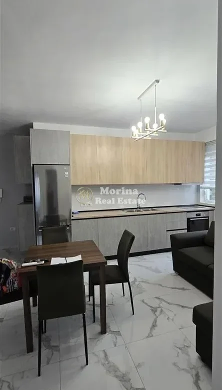 Tirane, jepet me qera apartament 2+1 Kati 3, 89 m² 600 € (Rruga Hamdi Sina)