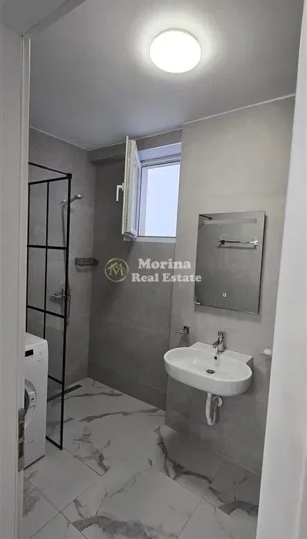 Tirane, jepet me qera apartament 2+1 Kati 3, 89 m² 600 € (Rruga Hamdi Sina)