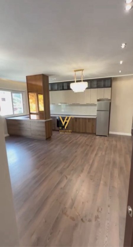 Tirane, shitet apartament 2+1+Ballkon Kati 2, 120 m² 210.000 € (KOPSHTI BOTANIK)