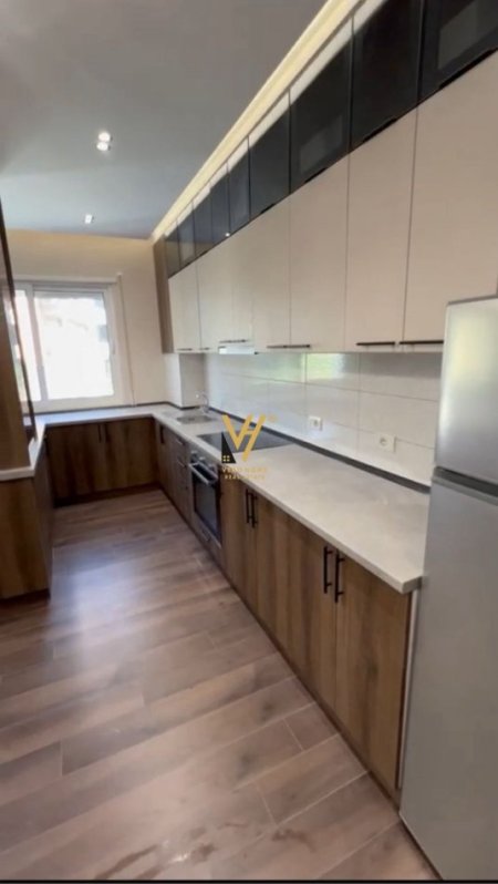 Tirane, shitet apartament 2+1+Ballkon Kati 2, 120 m² 210.000 € (KOPSHTI BOTANIK)