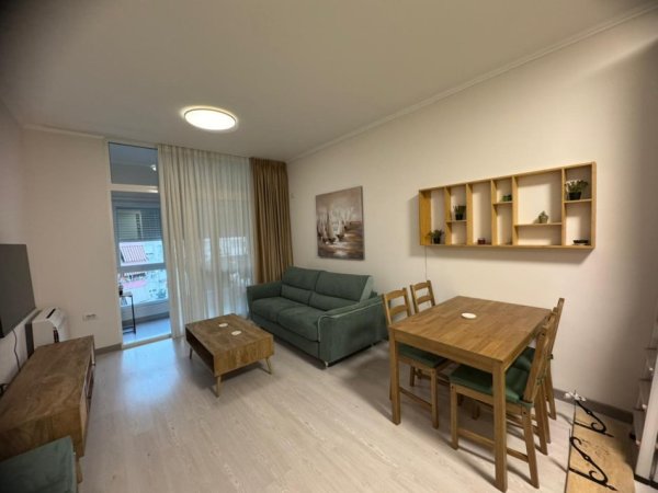 Tirane, jepet me qera apartament 1+1+Aneks+Ballkon Kati 5, 720 € 