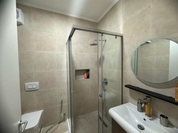 Tirane, jepet me qera apartament 1+1+Aneks+Ballkon Kati 5, 720 € 