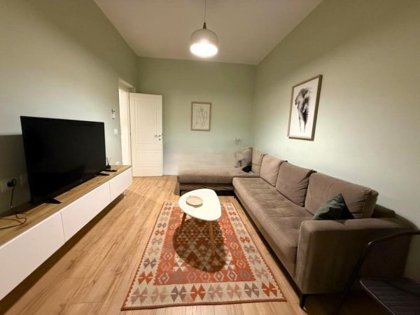 Tirane, jepet me qera apartament 2+1 Kati 3, 72 m² 600 € (prane Ambasades Amerikane)