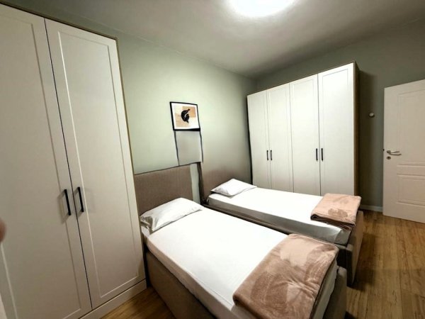 Tirane, jepet me qera apartament 2+1 Kati 3, 72 m² 600 € (prane Ambasades Amerikane)