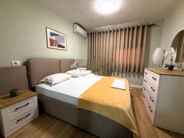 Tirane, jepet me qera apartament 2+1 Kati 3, 72 m² 600 € (prane Ambasades Amerikane)