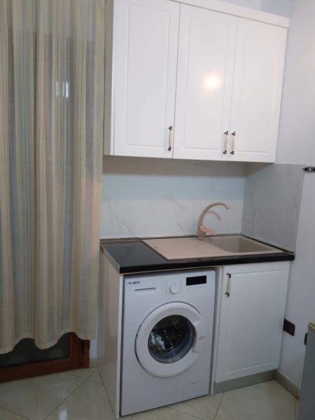 Tirane, jepet me qera garsonier Kati 2, 33 m² 270 € (SHKOZE)