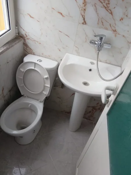 Tirane, jepet me qera garsonier Kati 2, 33 m² 270 € (SHKOZE)