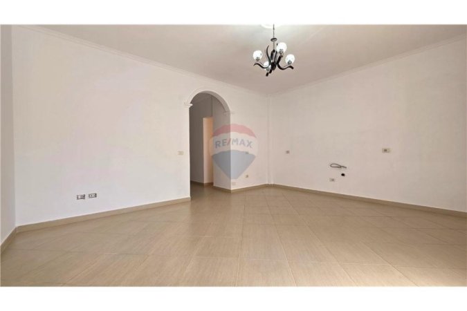 Vlore, shitet apartament 2+1 Kati 2, 102 m² 150.000 € (Rr.Cipajve, Vlore)