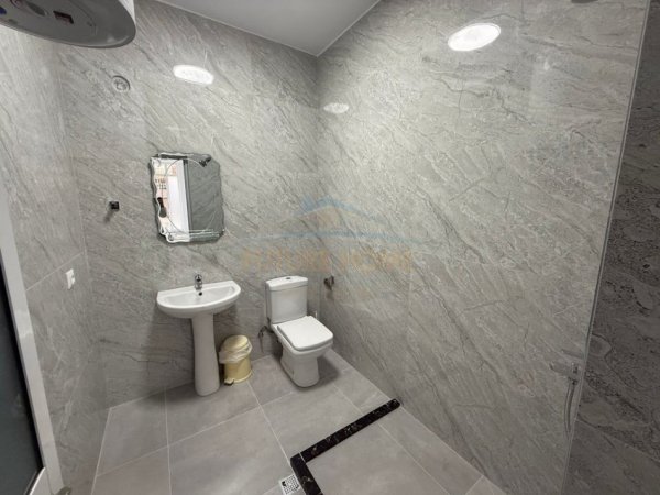 Pogradec, jepet me qera shtepi 1+1 Kati 1, 65 m² 180 € (Përroi i Çaprazit)