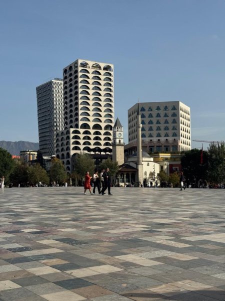 Tirane, shitet dyqan Kati 0, 19 m² 90.000 € (Rruga Barrikadave)