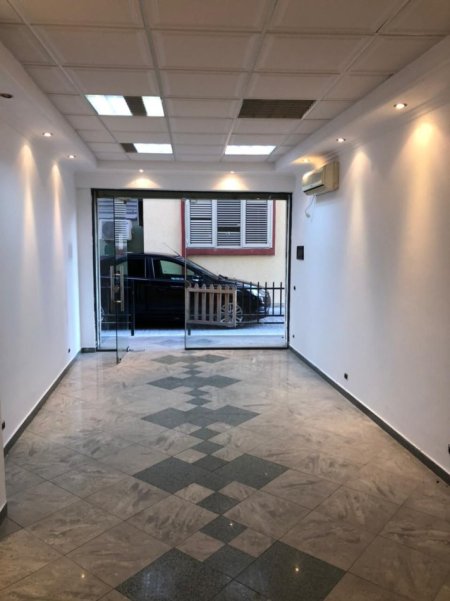 Durres, jepet me qera ambjent biznesi Kati 0, 50 m² 360 € (Bulevard)