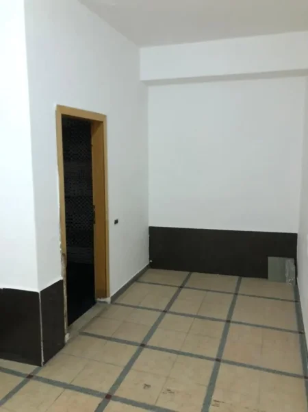 !!Dhene!!Durres, jepet me qera ambjent biznesi Kati 0, 50 m² 360 € (Bulevard)