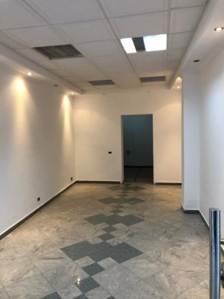 Durres, jepet me qera ambjent biznesi Kati 0, 50 m² 360 € (Bulevard)