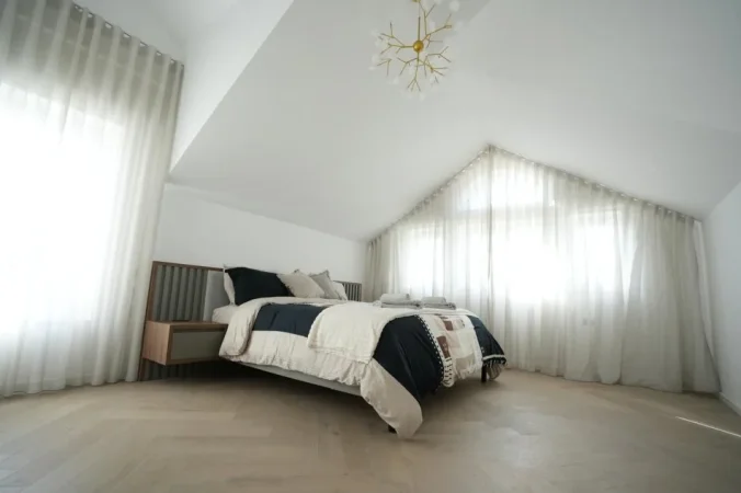 Elbasan, jepet me qera Vile , 450 m² 2.500 € (KRAHAS ELBASANIT)