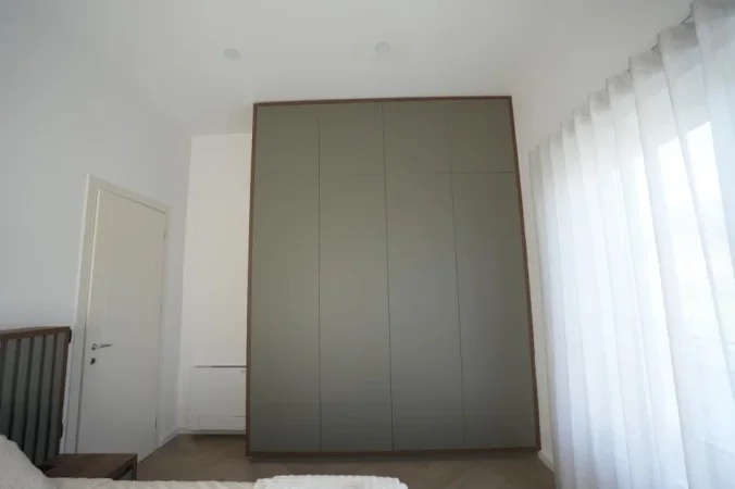 Elbasan, jepet me qera Vile , 450 m² 2.500 € (KRAHAS ELBASANIT)