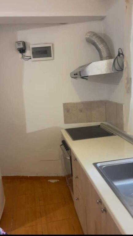 Tirane, jepet me qera garsonier Kati 1, 45 m² 160 € (Spitali Amerikan 3)