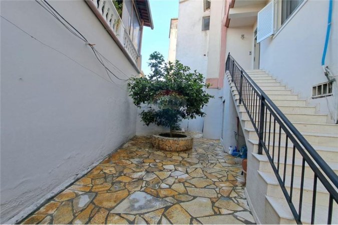 Vlore, shitet apartament duplex 3 Katshe , 234 m² 175.000 € (Ish-Gjyqi i Vjetër, Vlore)