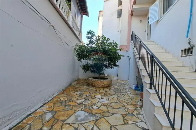 Vlore, shitet apartament duplex 3 Katshe , 234 m² 175.000 € (Ish-Gjyqi i Vjetër, Vlore)