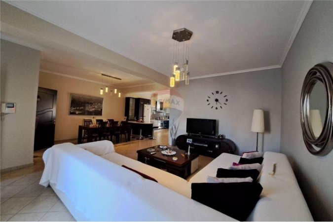 Vlore, shitet apartament duplex 3 Katshe , 234 m² 175.000 € (Ish-Gjyqi i Vjetër, Vlore)