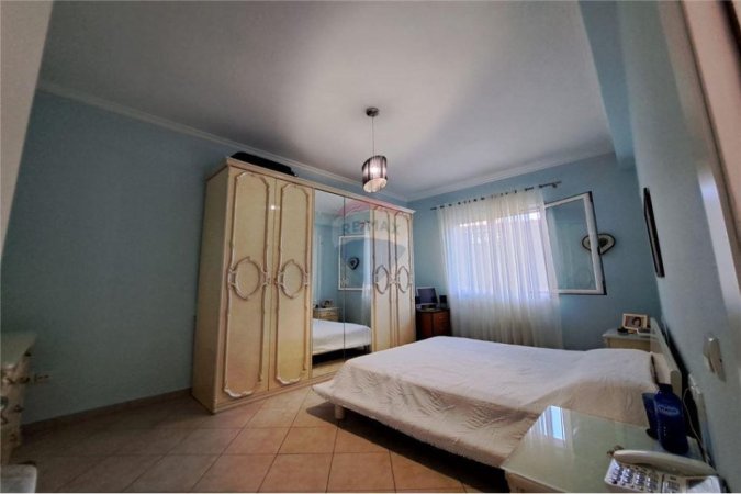 Vlore, shitet apartament duplex 3 Katshe , 234 m² 175.000 € (Ish-Gjyqi i Vjetër, Vlore)