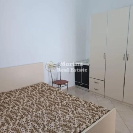 Tirane, jepet me qera shtepi 1+1 Kati 1, 40 m² 250 € (Rruga 5 Maji)