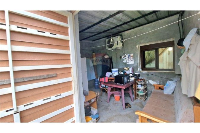 Vlore, shitet Vile 2+1 Kati 0, 298 m² 130.000 € (Rruga Enver Jaho, Lagjja 24 Maj (Çole), Vlorë)