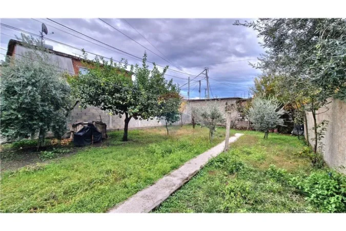 Vlore, shitet Vile 2+1 Kati 0, 298 m² 130.000 € (Rruga Enver Jaho, Lagjja 24 Maj (Çole), Vlorë)