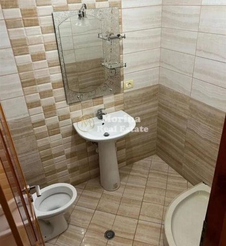 Tirane, jepet me qera Vile 3+1 Kati 3, 100 m² 400 € (Rruga Teodor Keko)