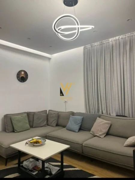 Tirane, jepet me qera apartament 2+1+Ballkon Kati 2, 85 m² 750 € (ISH FUSHA E AVIACIONIT)