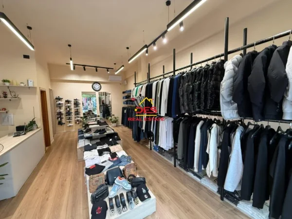 Vlore, shitet dyqan Kati 0, 40 m² (Rruga Hajredin Haxhiraj)