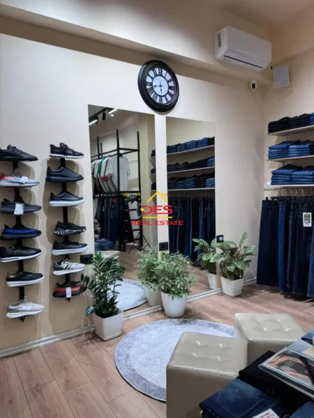 Vlore, shitet dyqan Kati 0, 40 m² (Rruga Hajredin Haxhiraj)