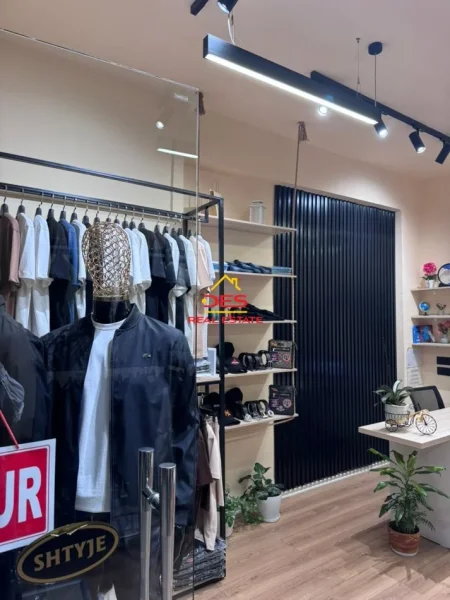 Vlore, shitet dyqan Kati 0, 40 m² (Rruga Hajredin Haxhiraj)