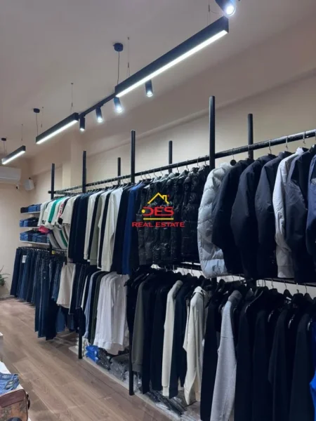 Vlore, shitet dyqan Kati 0, 40 m² (Rruga Hajredin Haxhiraj)