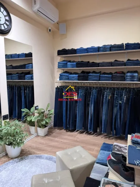 Vlore, shitet dyqan Kati 0, 40 m² (Rruga Hajredin Haxhiraj)