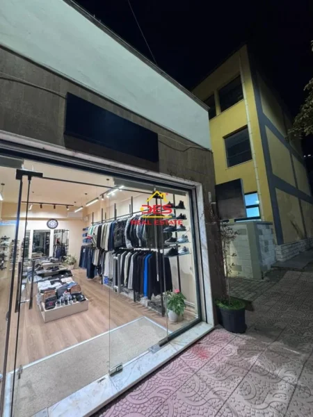 Vlore, shitet dyqan Kati 0, 40 m² (Rruga Hajredin Haxhiraj)