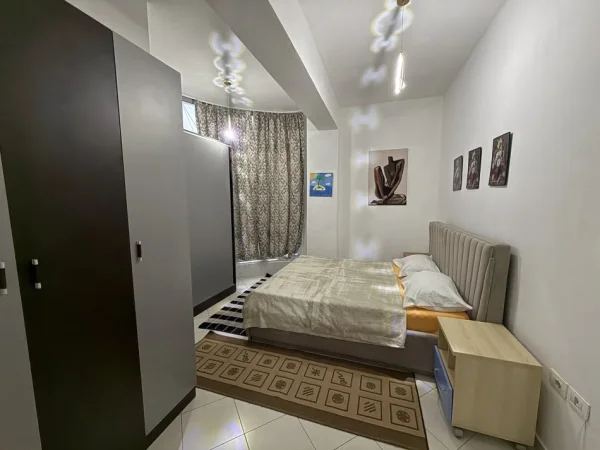 Tirane, jepet me qera apartament 1+1+Ballkon Kati 11, 70 m² 500 € (Globe, Rruga Kavajes)