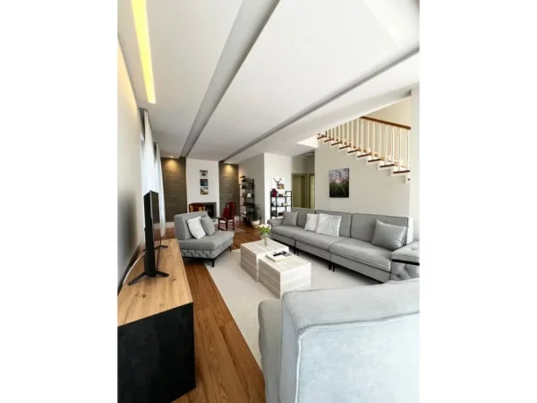 Tirane, jepet me qera apartament 2 Katshe Kati 2, 800 m² 1.600 € (Prush)