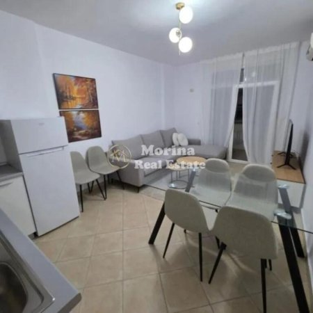 Tirane, jepet me qera apartament 1+1 Kati 4, 65 m² 650 € (Ish Ekspozita)