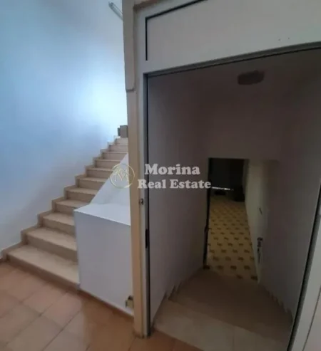 Tirane, jepet me qera magazine Kati 1, 750 m² 4.700 € (Rruga Siri Kodra)