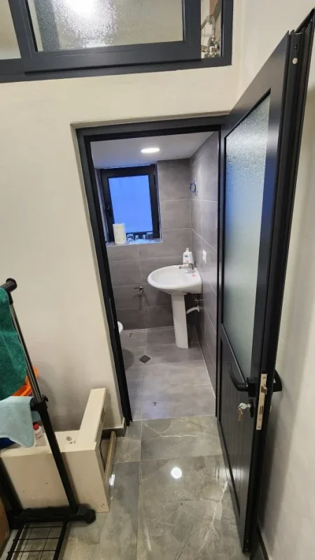 Tirane, shitet , 490.000 € 