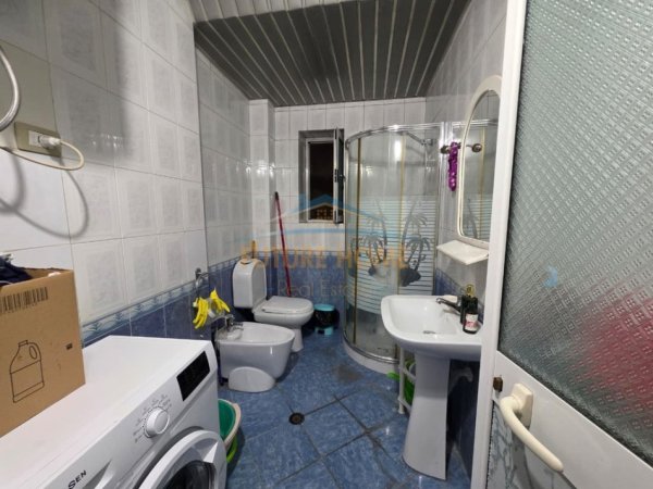 Tirane, jepet me qera apartament 3+1+Ballkon Kati 2, 115 m² 800 € (Rruga e Kavajes)